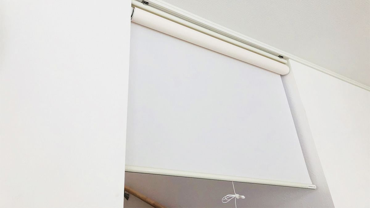 リビング階段に取付けたロールスクリーン