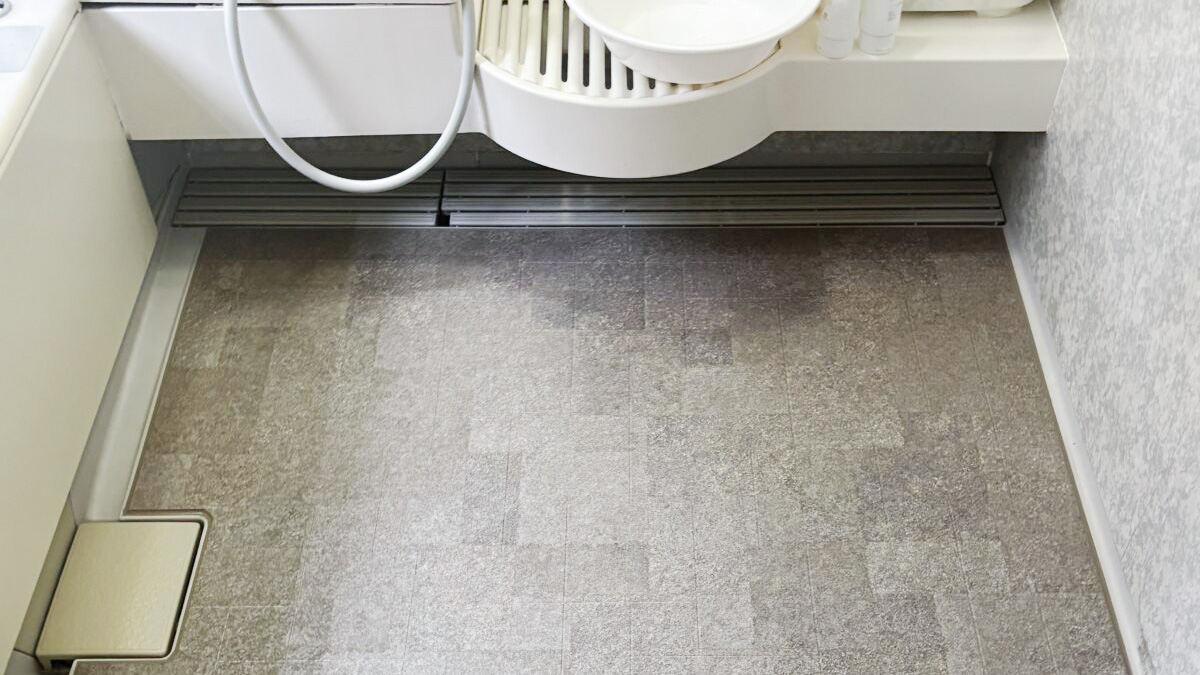 浴室用ビニル床シートの上張り施工後