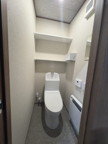 倉庫照明、トイレ交換工事