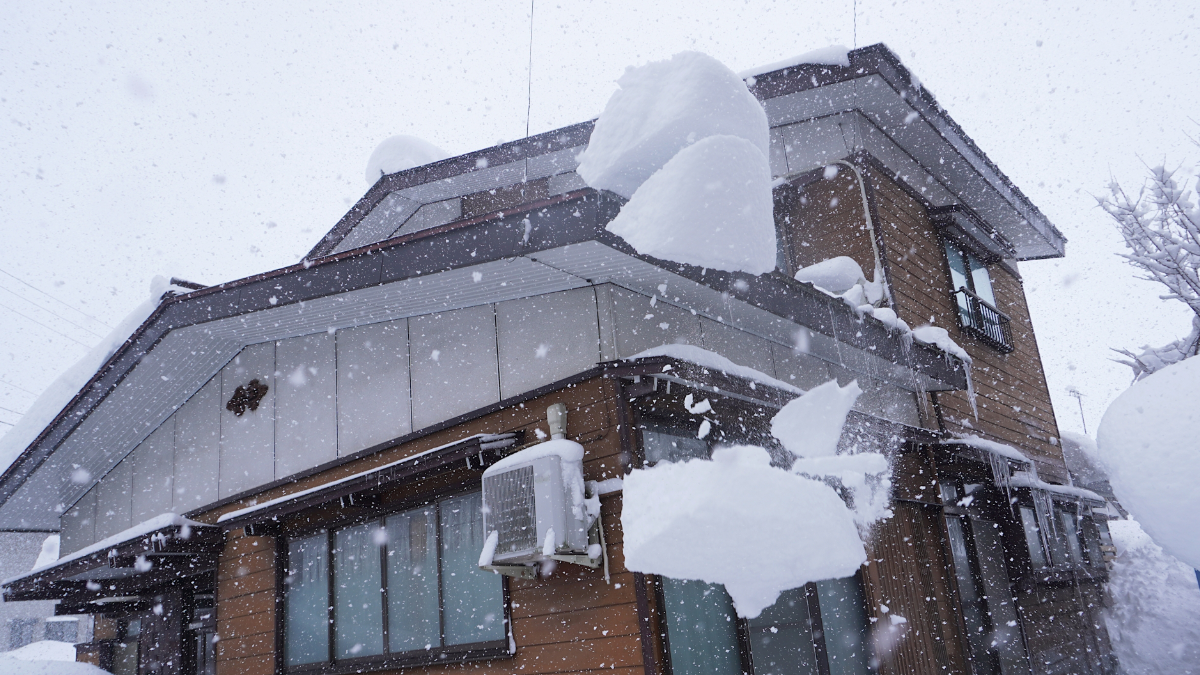 屋根からの落雪